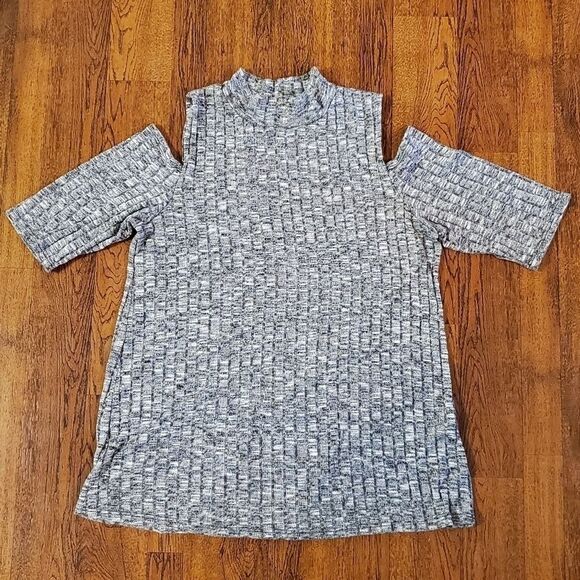 Snap Womens Sz L Cold Shoulder Top Gray Knit - Picture 1 of 8